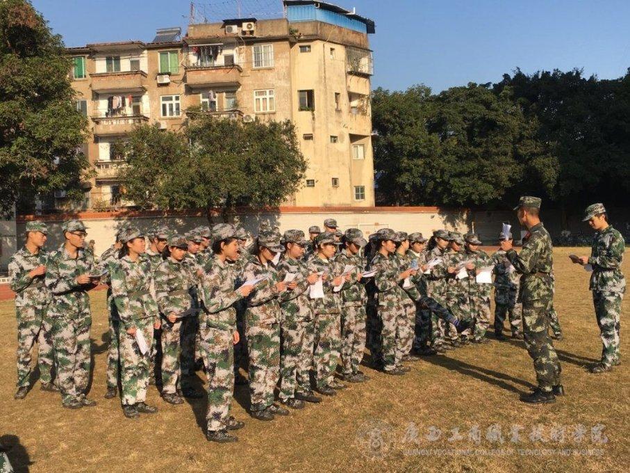 中汇人寿新乡中心支公司举办“中汇电影节”活动